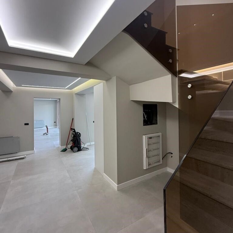 🏡 Vila Moderne me Pishinë për Qira – Rolling Hills Residence ✨🌿
