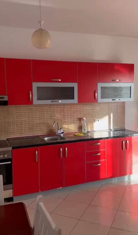 Apartament me qera 3+1 Astir pranë Kledi Restorant