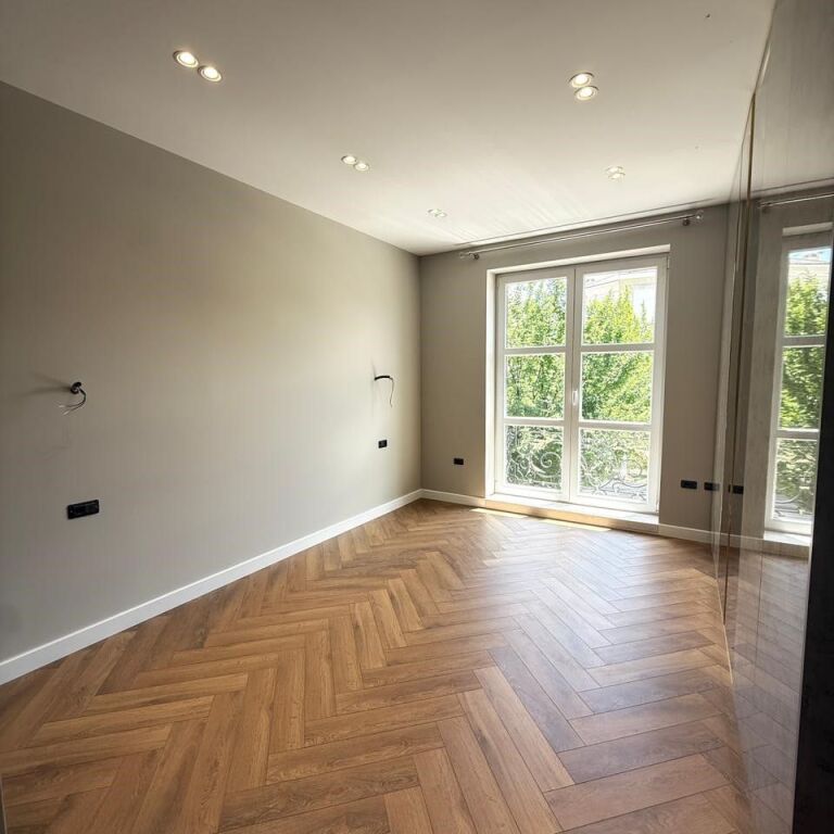 🏡 Vila Moderne me Pishinë për Qira – Rolling Hills Residence ✨🌿