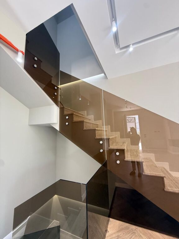 🏡 Vila Moderne me Pishinë për Qira – Rolling Hills Residence