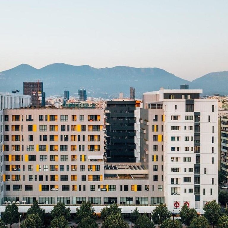 🏡 Shitet Apartament 3+1 + 2 Poste Parkimi – Square 21, Tiranë ✨
