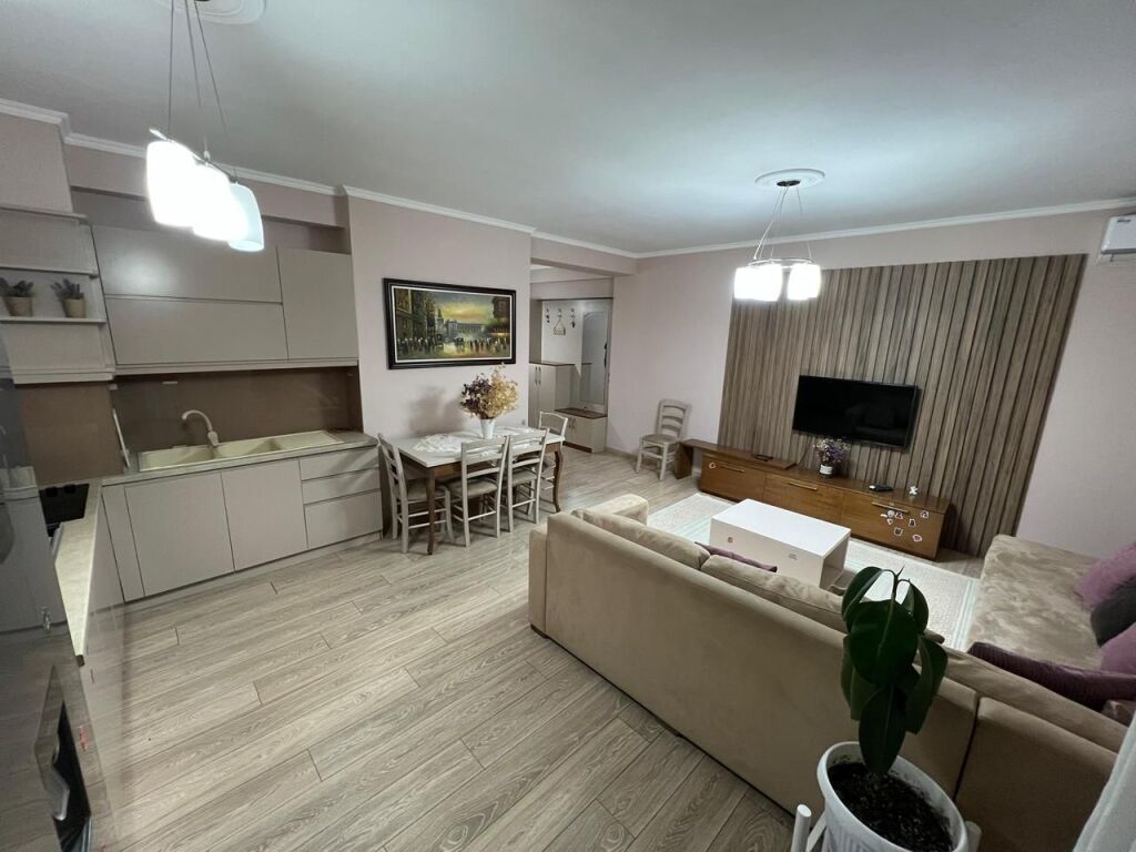 Jepet me qira apartament 2+1+parkim 550 Mije Leke