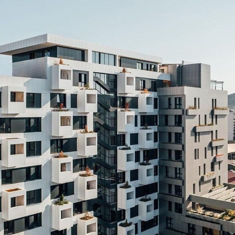 🏡 Shitet Apartament 3+1 + 2 Poste Parkimi – Square 21, Tiranë ✨