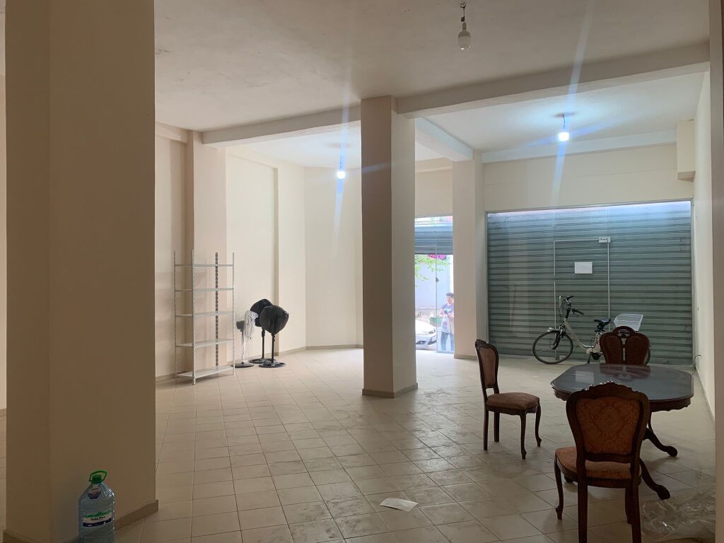 Business premises in Astir