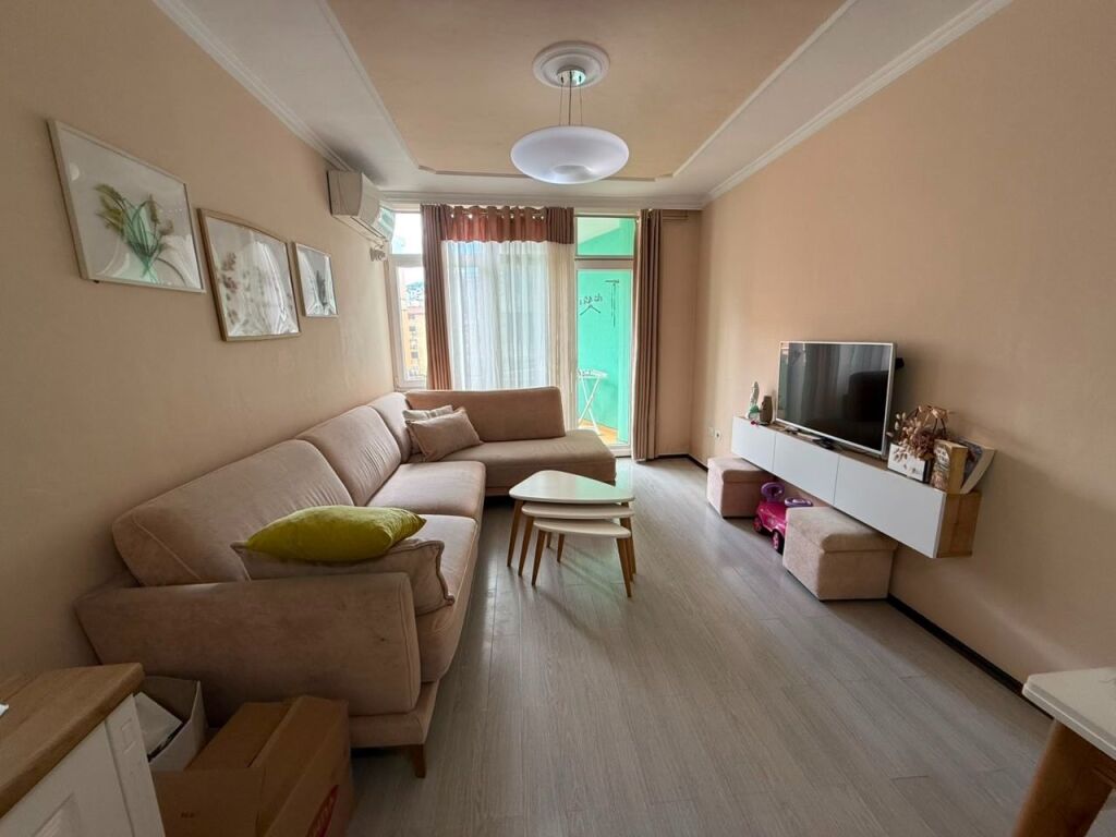 Apartment 2+1 for rent in Komuna e Parisit