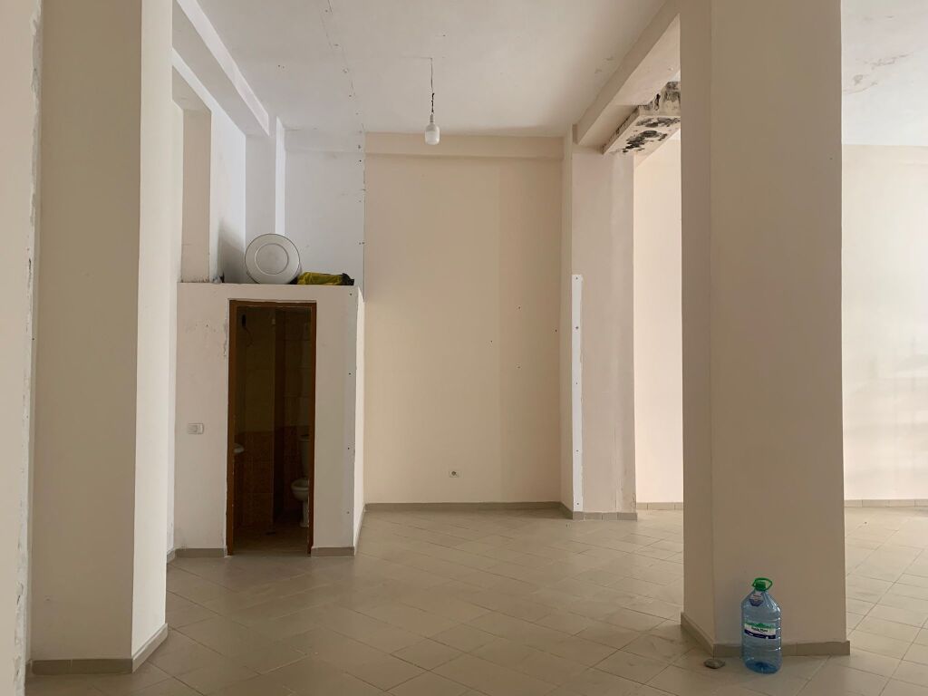 Business premises in Astir