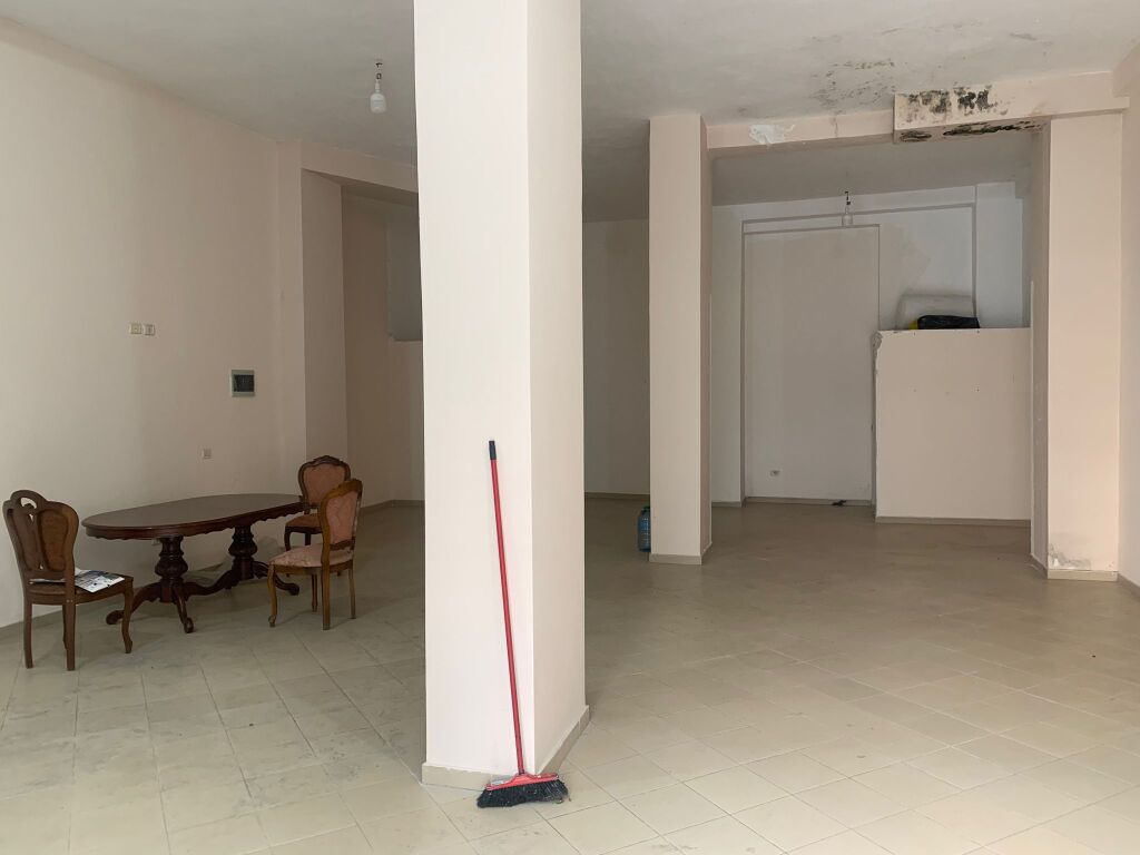 Business premises in Astir