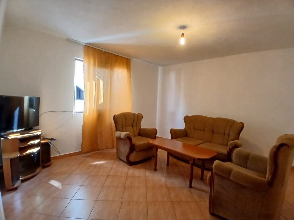 Jepet Me Qera Apartament 1+1+1 Ballkon