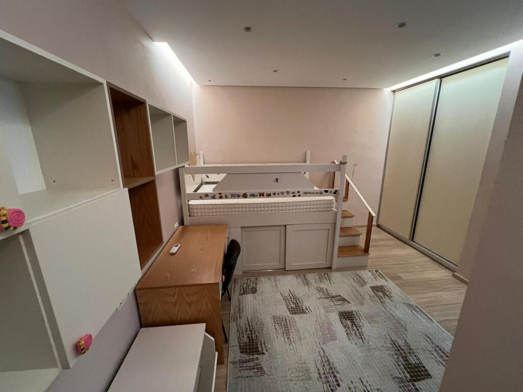 Jepet me qira apartament 2+1+parkim 550 Mije Leke
