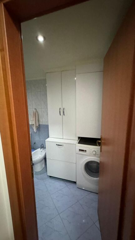 Jepet me qira apartament 2+1+1 500 Mije  lekë