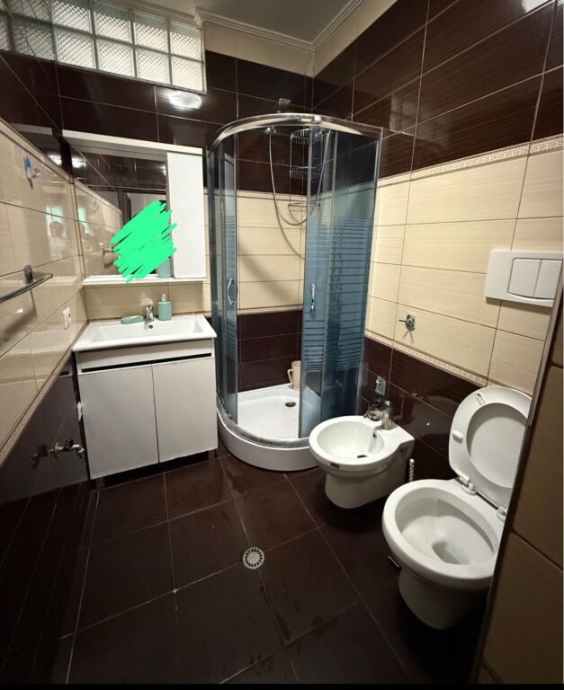 Jepet me qira apartament 2+1 te Komuna e Parisit