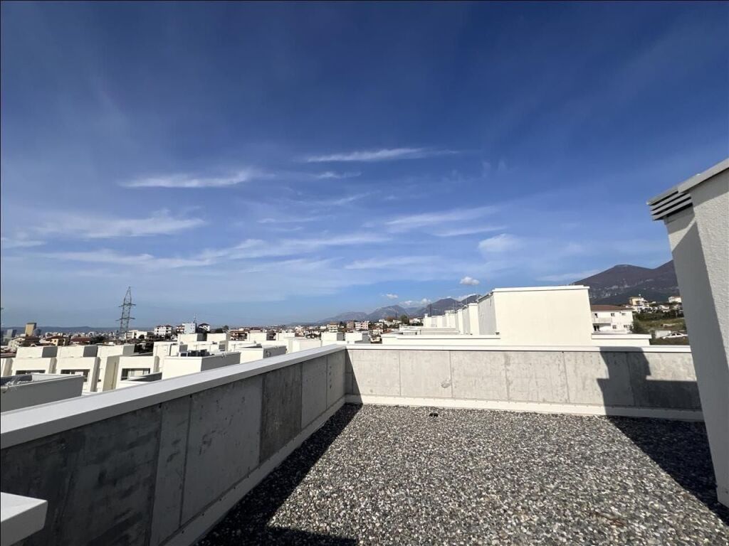 Qera | Vilë 4 + 1 + 4 | Farkë | 1800 €/muaj