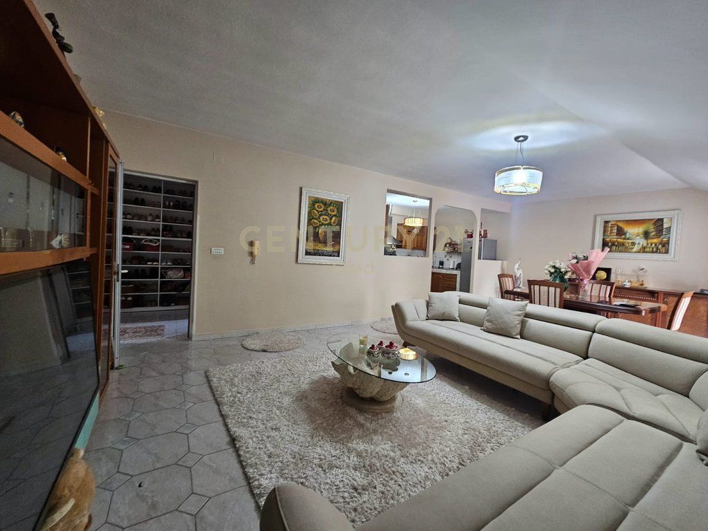 APARTMENT FOR SALE 2+1 NEAR DESHMORET E LIRISE SCHOOL !