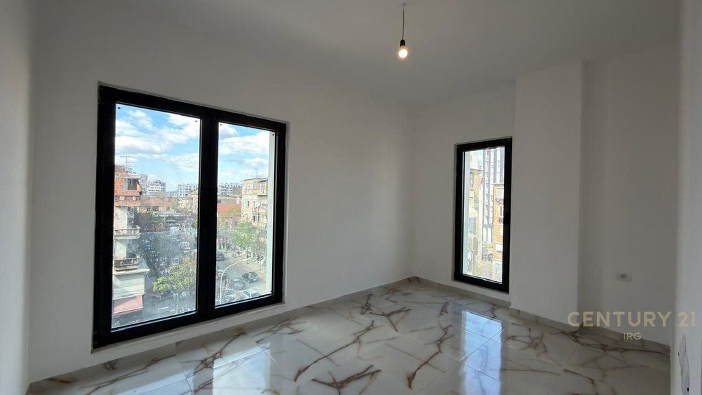 Appartamento 2+1+2 per ufficio disponibile in Via Barrikadave!