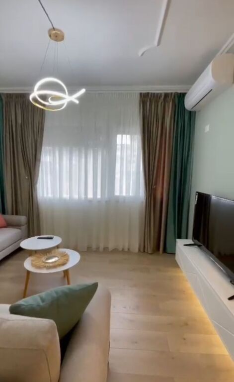 Jepet  me qera apartament  2 +1+2  Kristal centërr