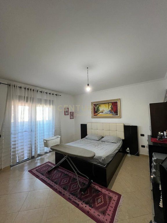 SHITET APARTAMENT 2+1+ VERANDE TE DREJTORIA E POLICISE !