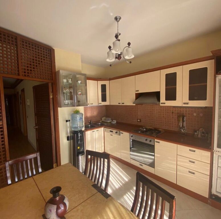 SHITET SUPER APARTAMENT 2+1+2 TEK ZOGU I ZI