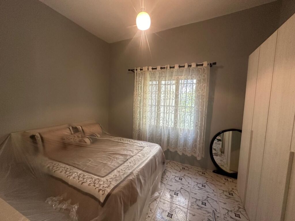 🏠 Rruga Fortuzi jepet me qera kati i I-re i nje shtepie private 1+1,e mobiluar.50,000Leke