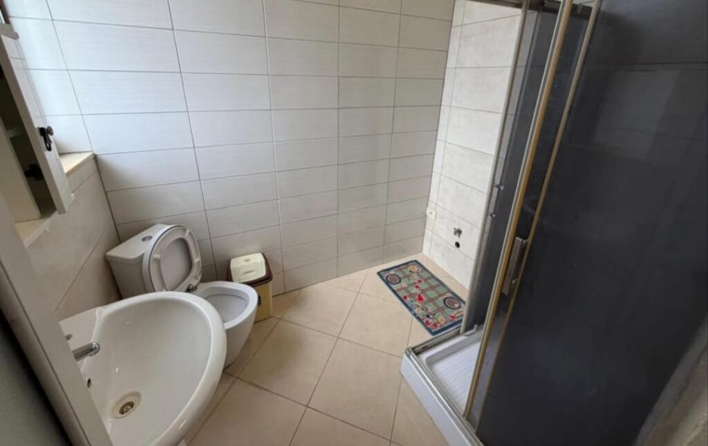 Apartament 3+1 per qira prane Ambasades Amerikane tek Rruga e Elbasanit.
