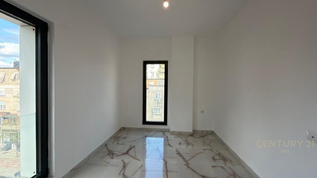 Appartamento 2+1+2 per ufficio disponibile in Via Barrikadave!