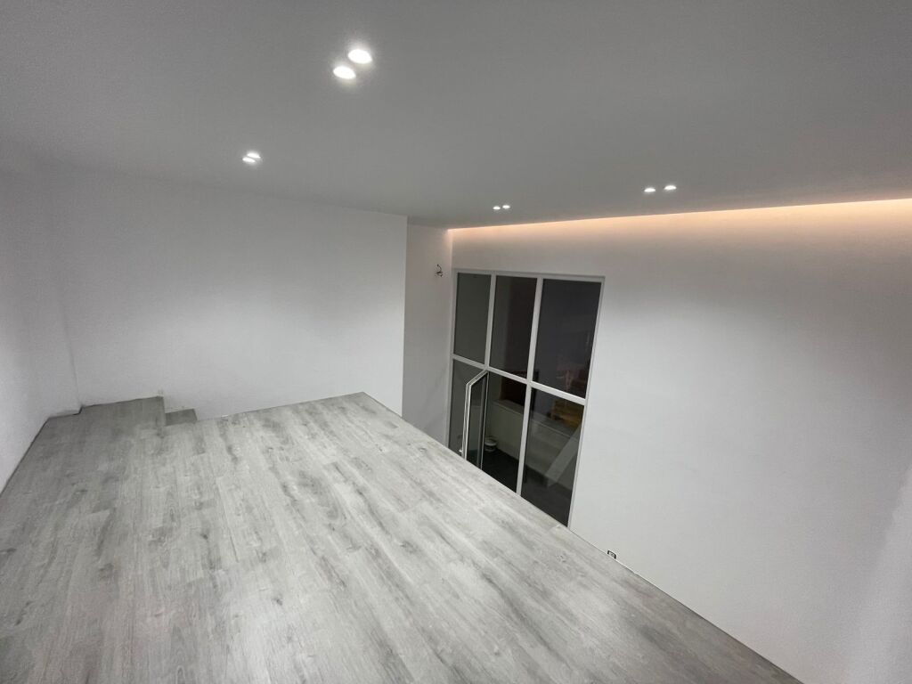 Business premises for rent, Golden Park