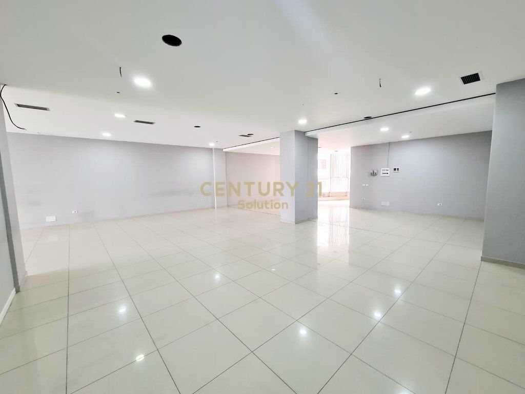 UNITÀ COMMERCIALE 324M2 IN AFFITTO, ASTIR SULLA STRADA PRINCIPALE!