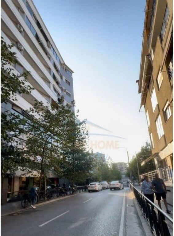 Qera, Apartament 3+1+2+Post Parkimi, Komuna e Parisit, Tiranë.