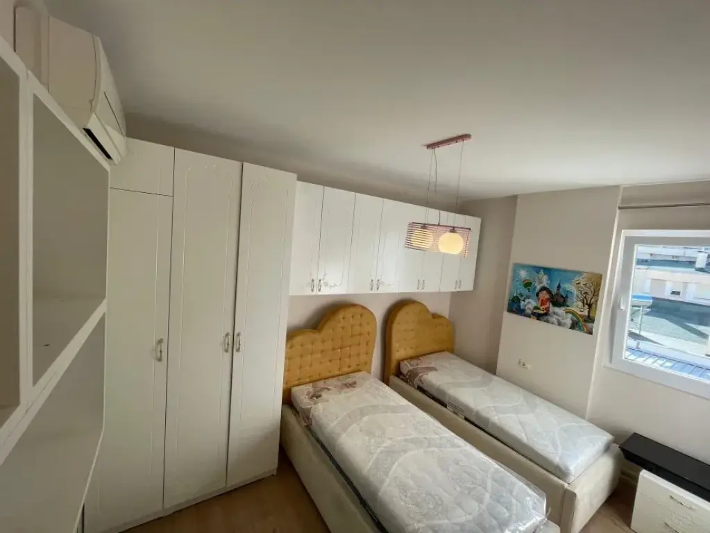 Qera | Apartament 3 + 1 + 2 |Liqeni i Thate | 1000 €/muaj