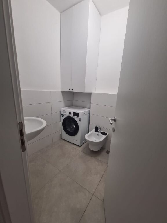 Appartamento moderno 1+1 in affitto vicino alla strada di Elbasan!
