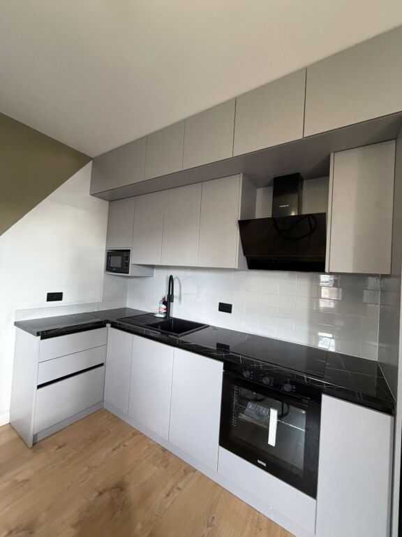 🏡 Shitet Apartament 1+1 | Shkëmbi i Kavajës, përballë Hotel Belavista