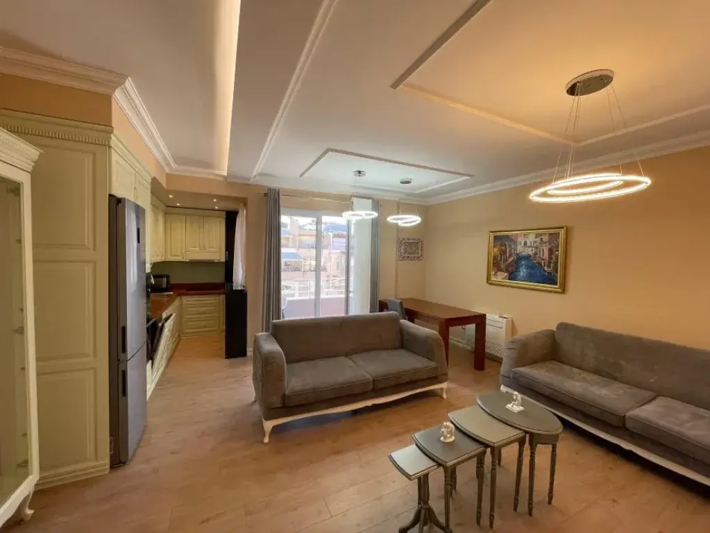 Qera | Apartament 3 + 1 + 2 |Liqeni i Thate | 1000 €/muaj
