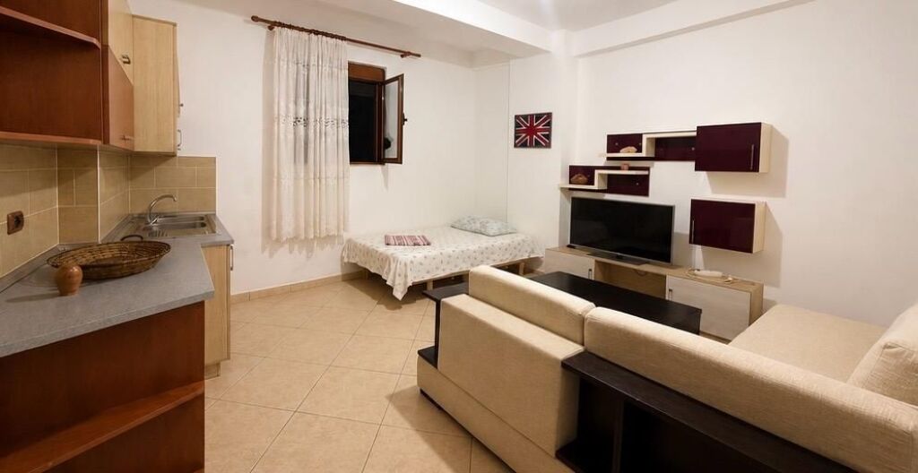 Rent | Shtëpi private 1 + 1 | Te Centrali Tirana| 300 €/month