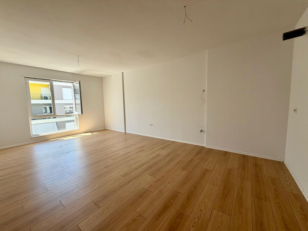 Apartament 2+1+2 per shitje Univers City