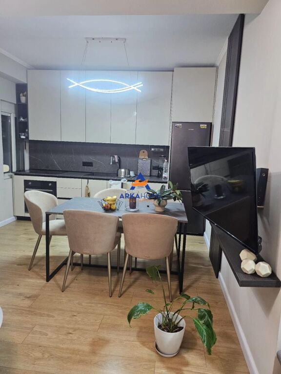 SHITET APARTAMENT 1+1+BALLKON "PRANE BRRYLIT" 12,5000,000 LEKE