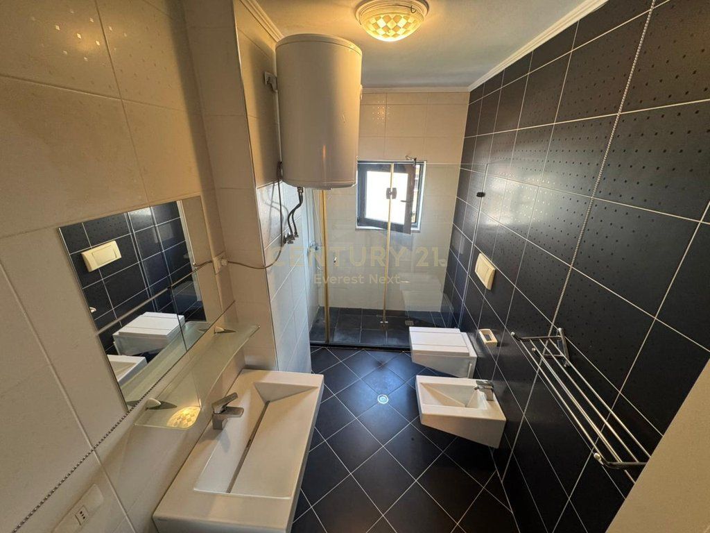 Jepet me Qira Apartament 2+1+2 në Rrugën e Kosovarëve!