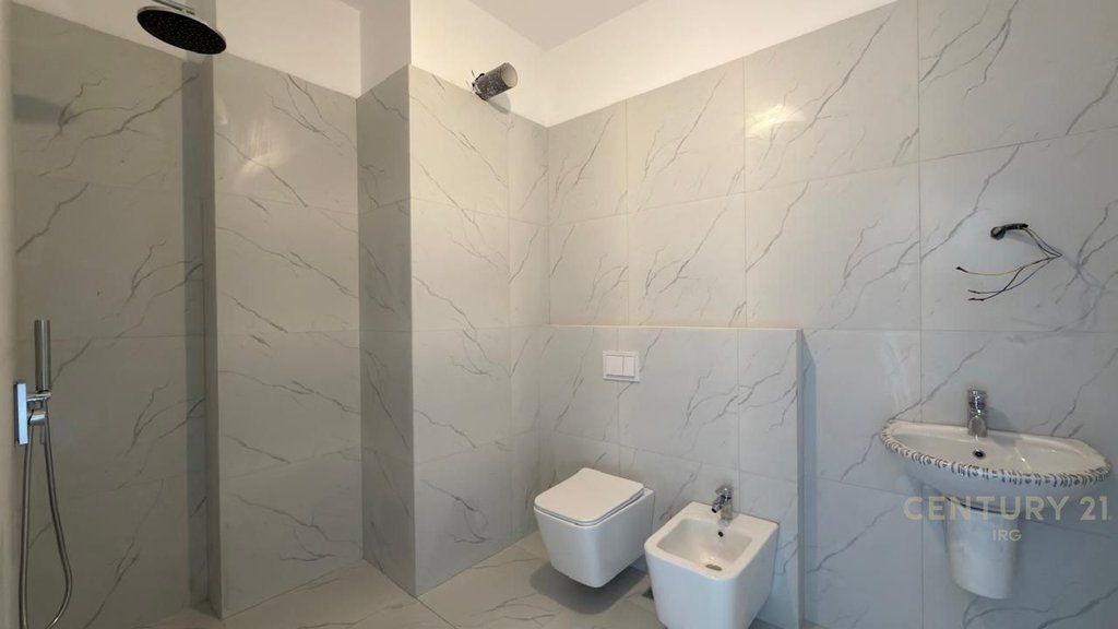 Appartamento 2+1+2 per ufficio disponibile in Via Barrikadave!