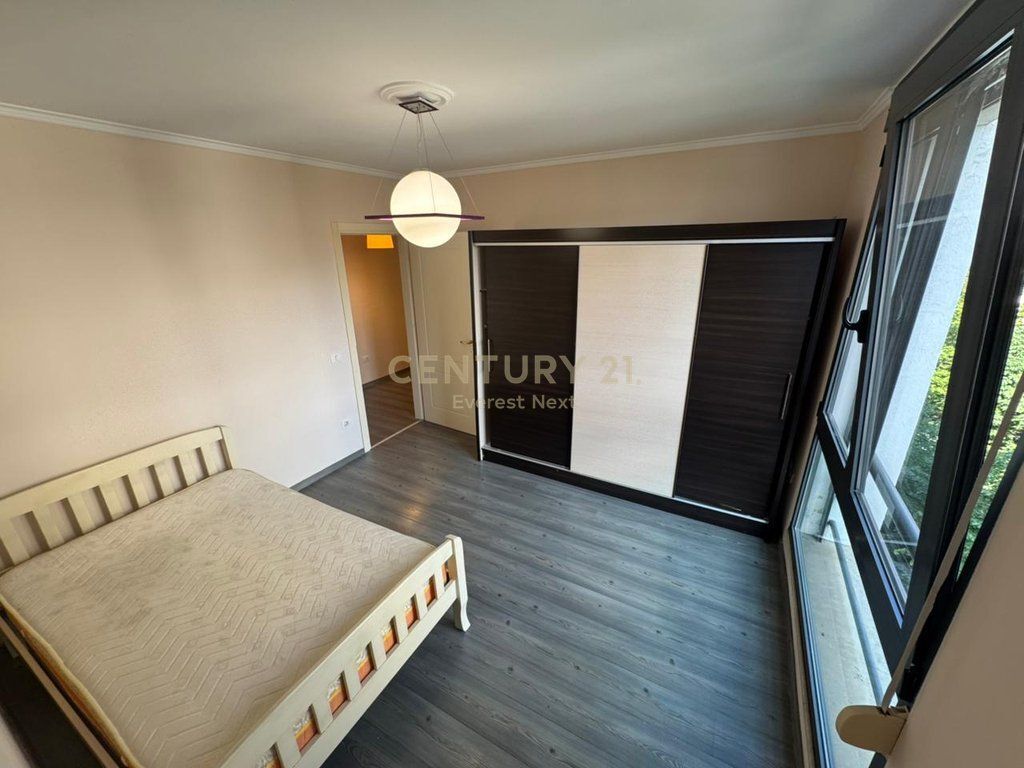 Jepet me Qira Apartament 2+1+2 në Rrugën e Kosovarëve!