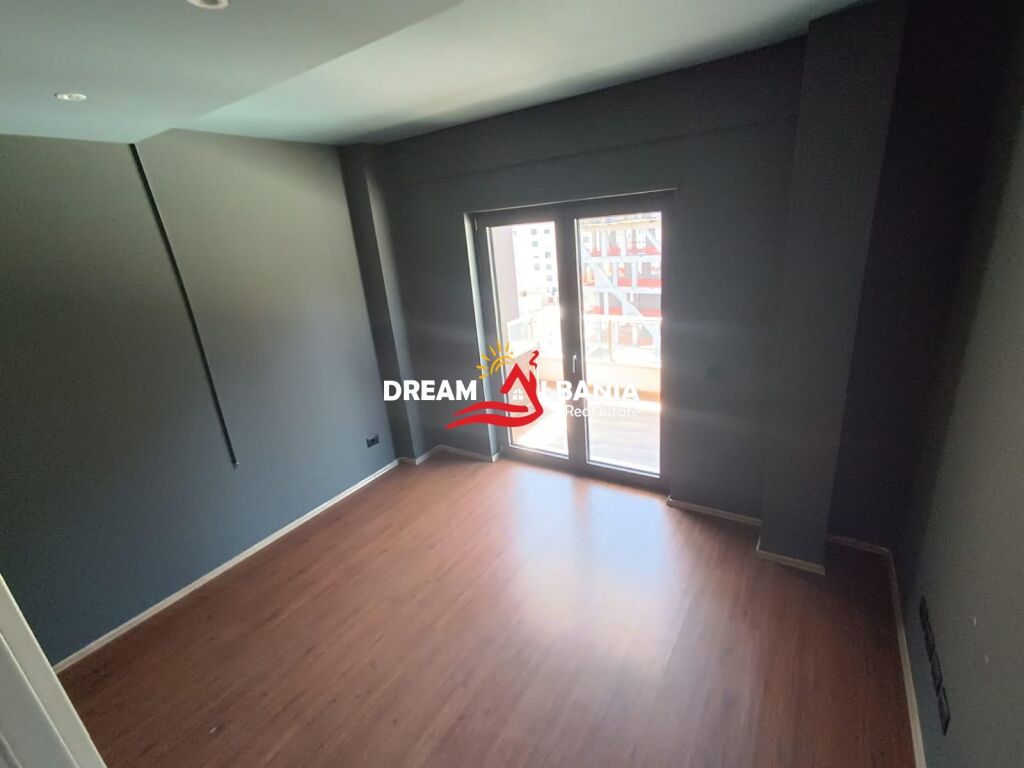 Appartamento in Affitto 3+1+2 Bagni (Spazio UFFICIO) a Zogu i Zi a Tirana (ID 4231498)