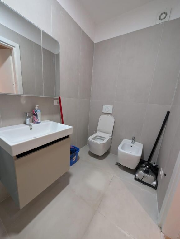 Apartament 2+1 me qira tek Komuna e Parisit,