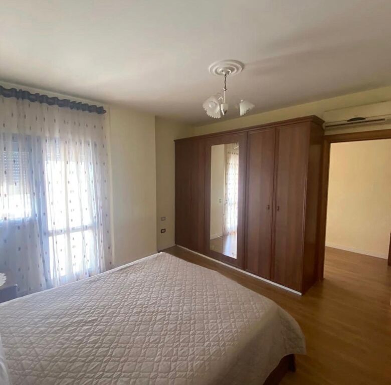 SHITET SUPER APARTAMENT 2+1+2 TEK ZOGU I ZI