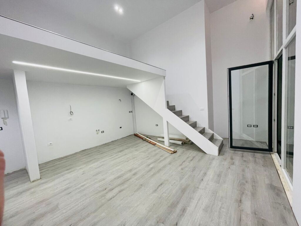 Business premises for rent, Golden Park