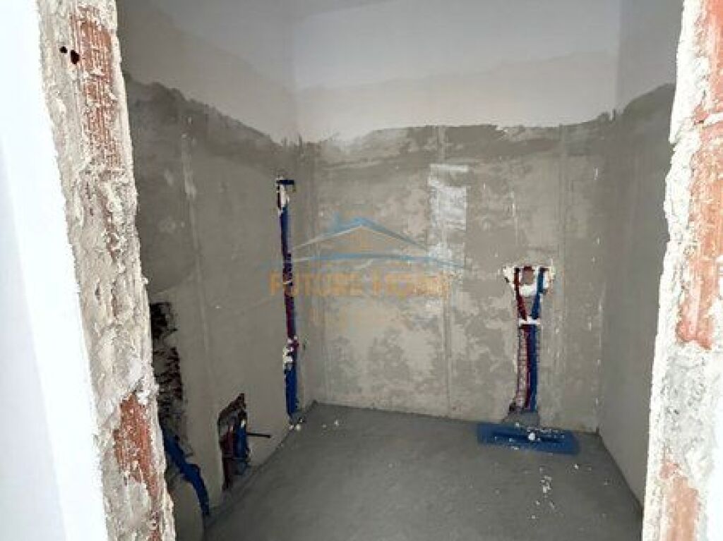 Shitet, Apartament 1+1, Space City, Paskuqan.