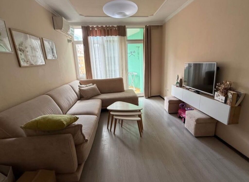 Appartamento 2+1 in affitto a Komuna e Parisit