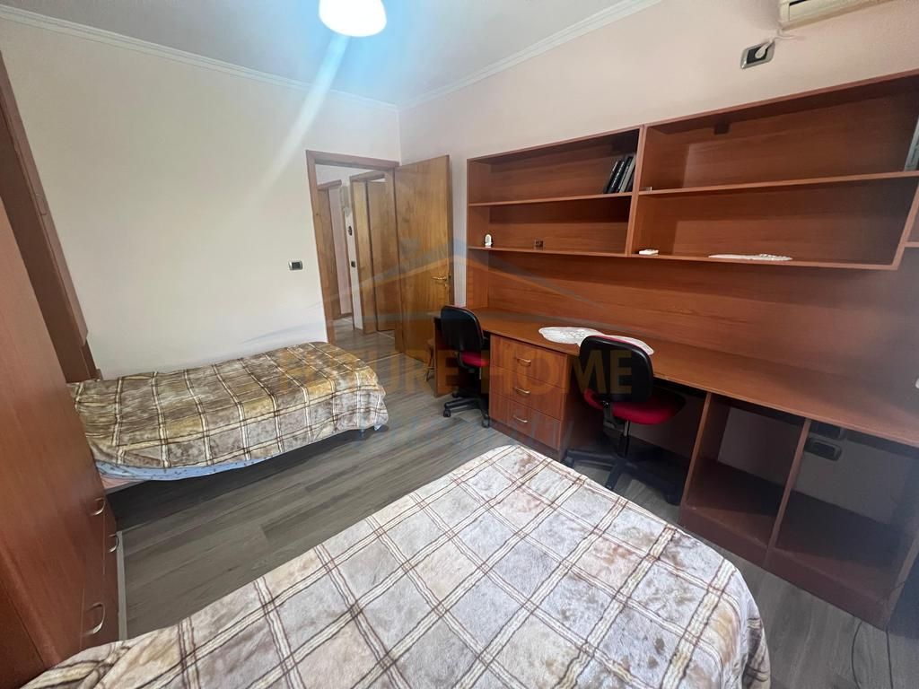 Shitet, Apartament 2+1, Ali Demi, Tiranë.