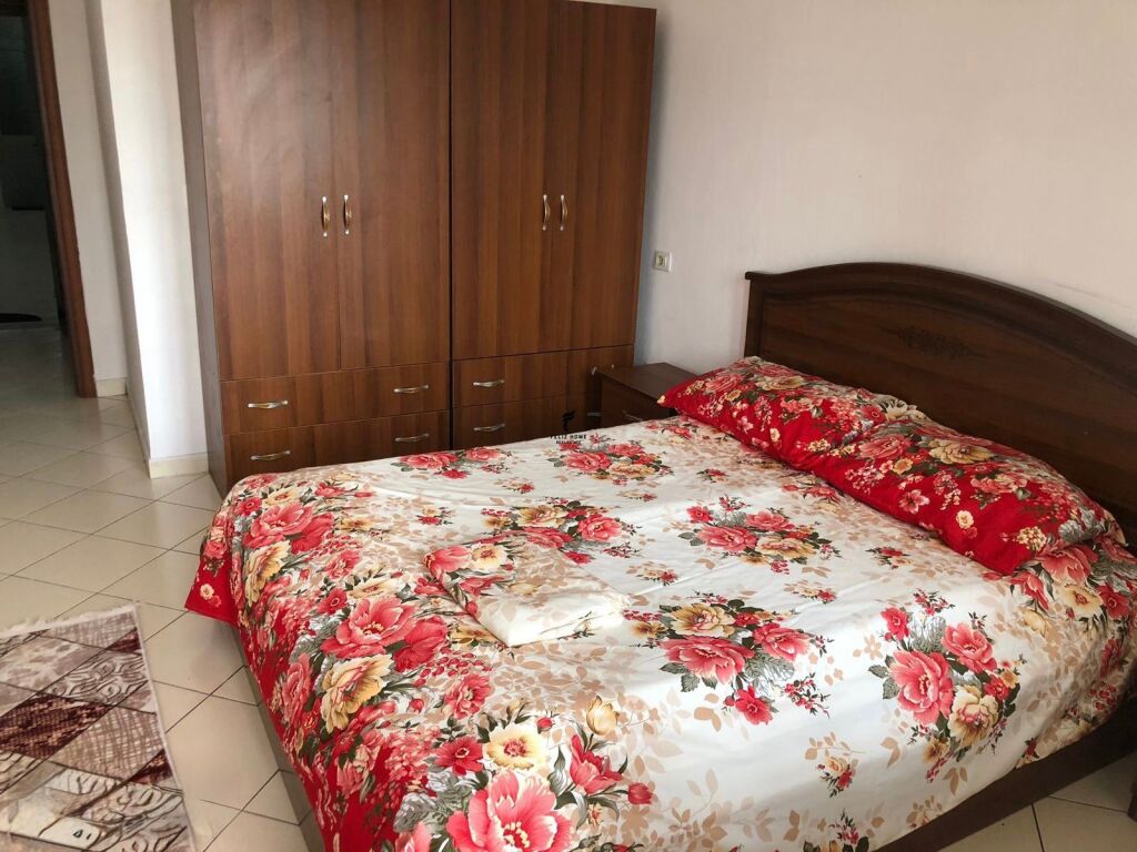 Astir mbrapa Artistit jepet me qera apartament  1+1