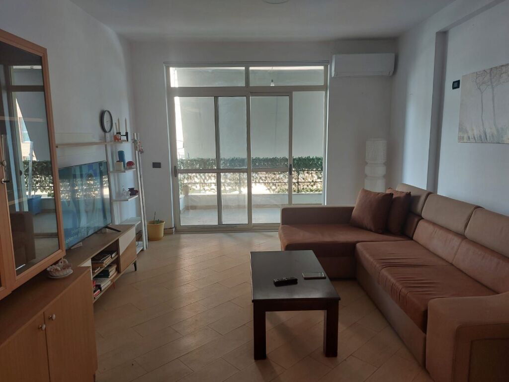 Affitto | Apartament 2 + 1 | Vila L | 450 €/mese