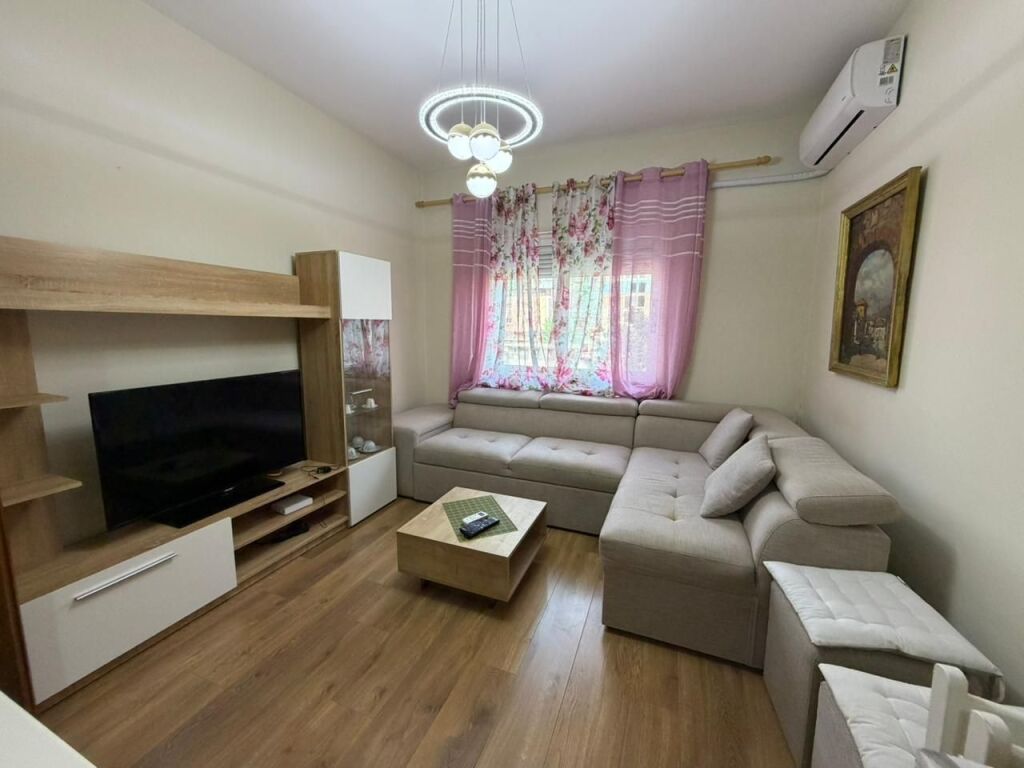 Apartament 1+1 per qira tek Komuna e Parisit