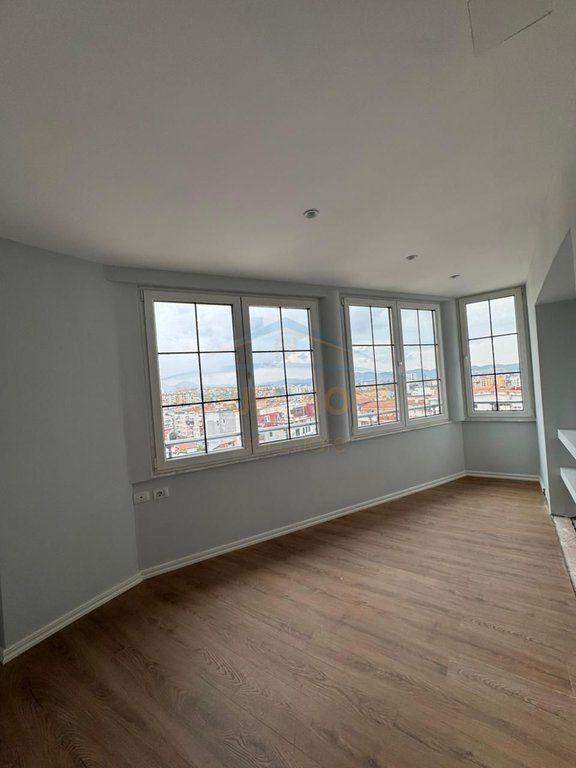 Shitet,Apartament 2+1+2, Rruga "Shefqet Kuka", Fresk