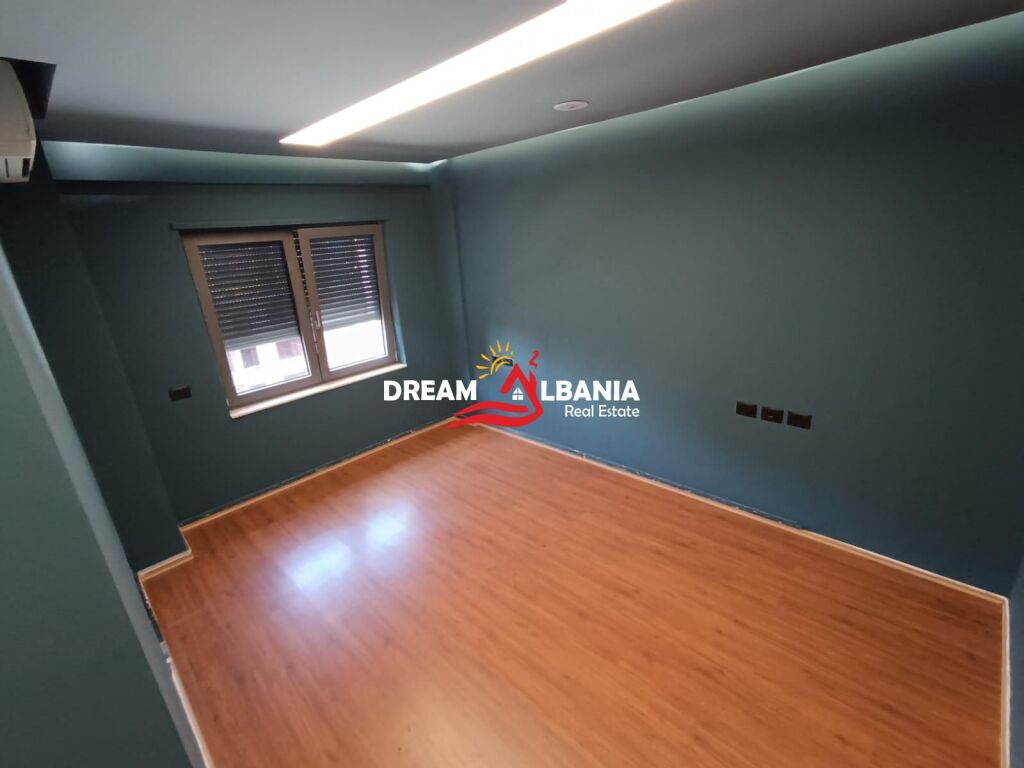 Appartamento in Affitto 3+1+2 Bagni (Spazio UFFICIO) a Zogu i Zi a Tirana (ID 4231498)