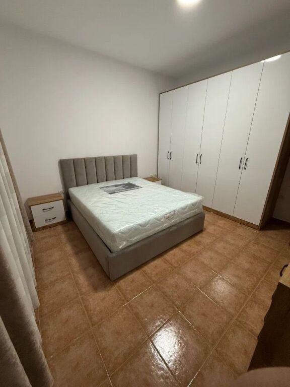 Appartamento 1+1 in affitto in Via 5 Maji, vicino a Via Sabri Tofiku